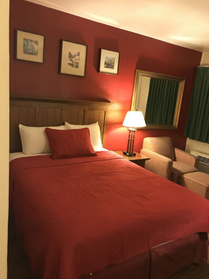 מונטיצ'לו Canyonlands Motor Inn מראה חיצוני תמונה