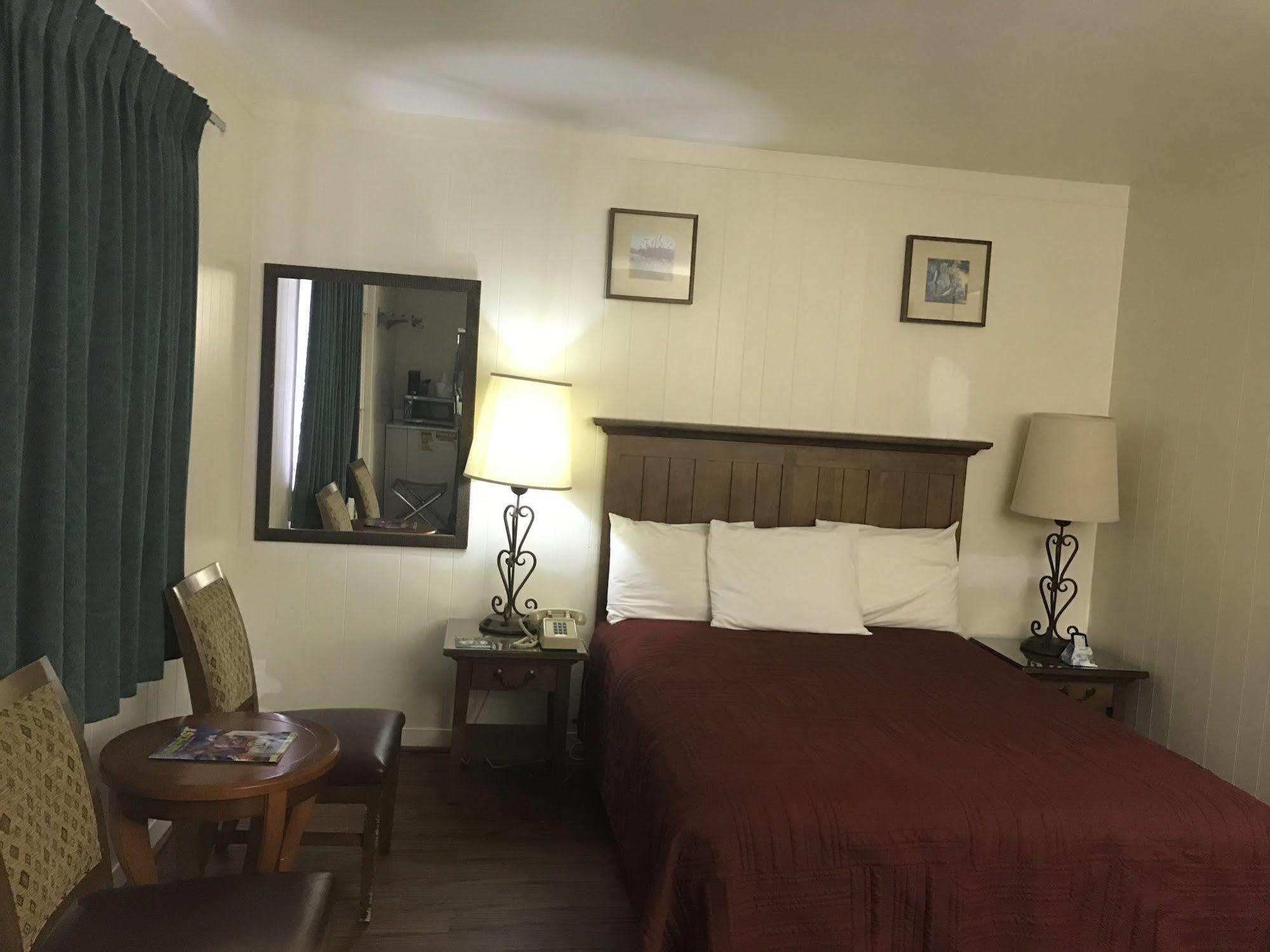 מונטיצ'לו Canyonlands Motor Inn מראה חיצוני תמונה